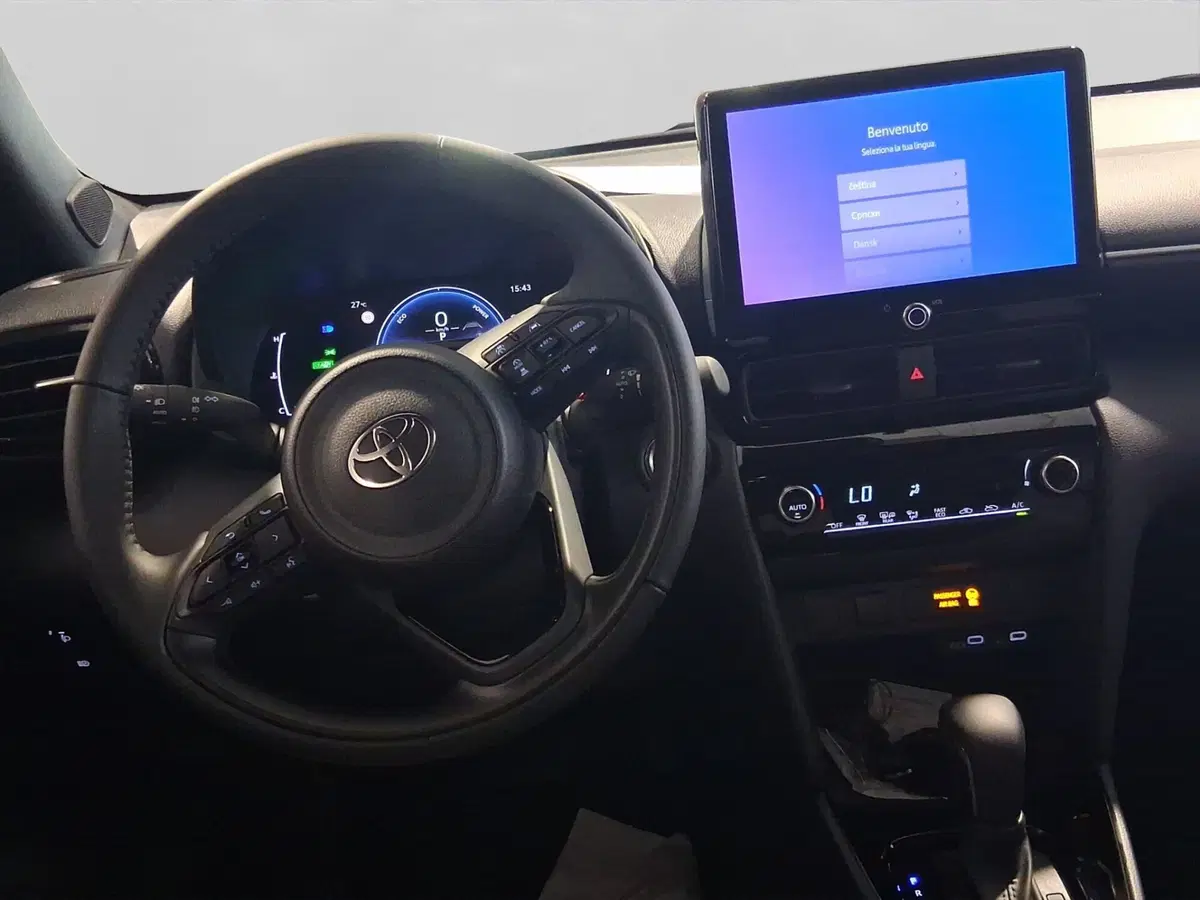Toyota Yaris Cross nuova a Genova (11)