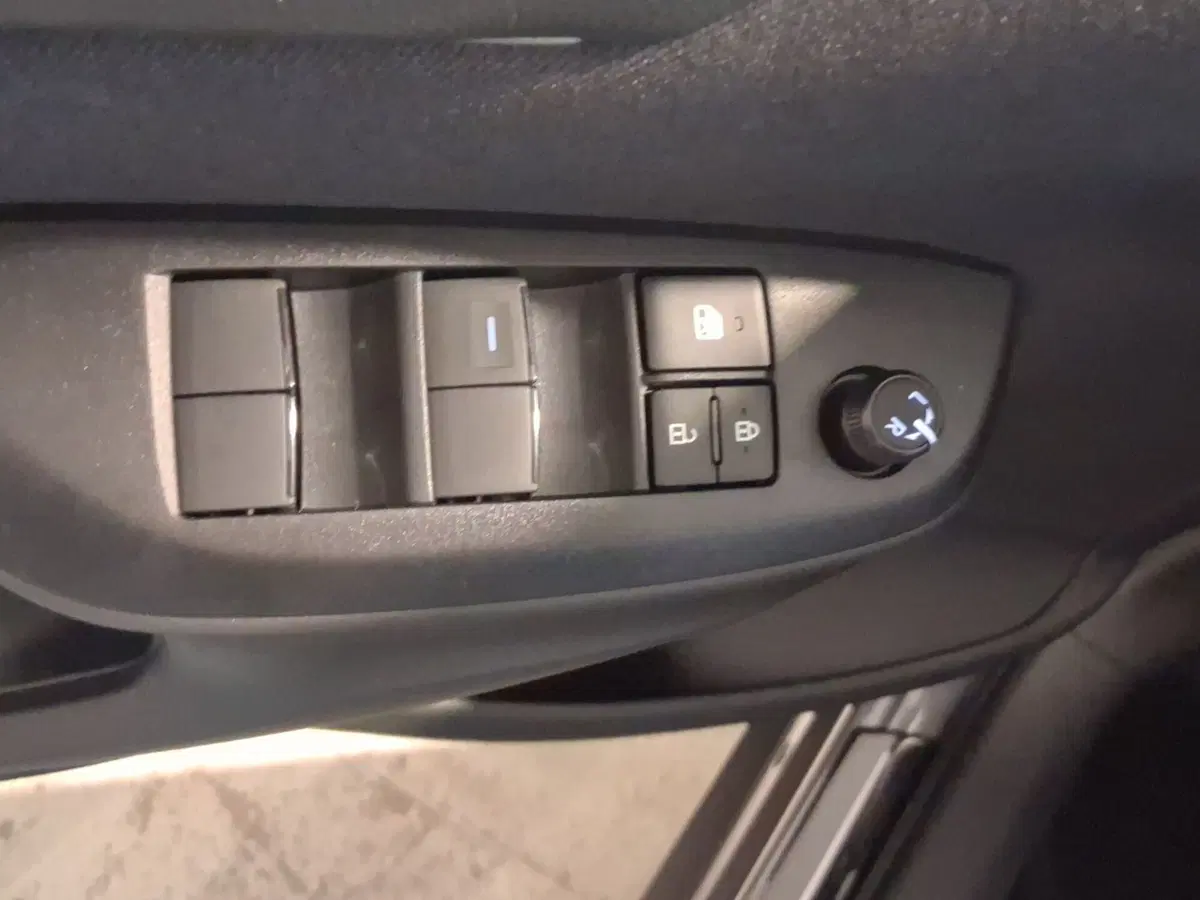 Toyota Yaris Cross nuova a Genova (12)