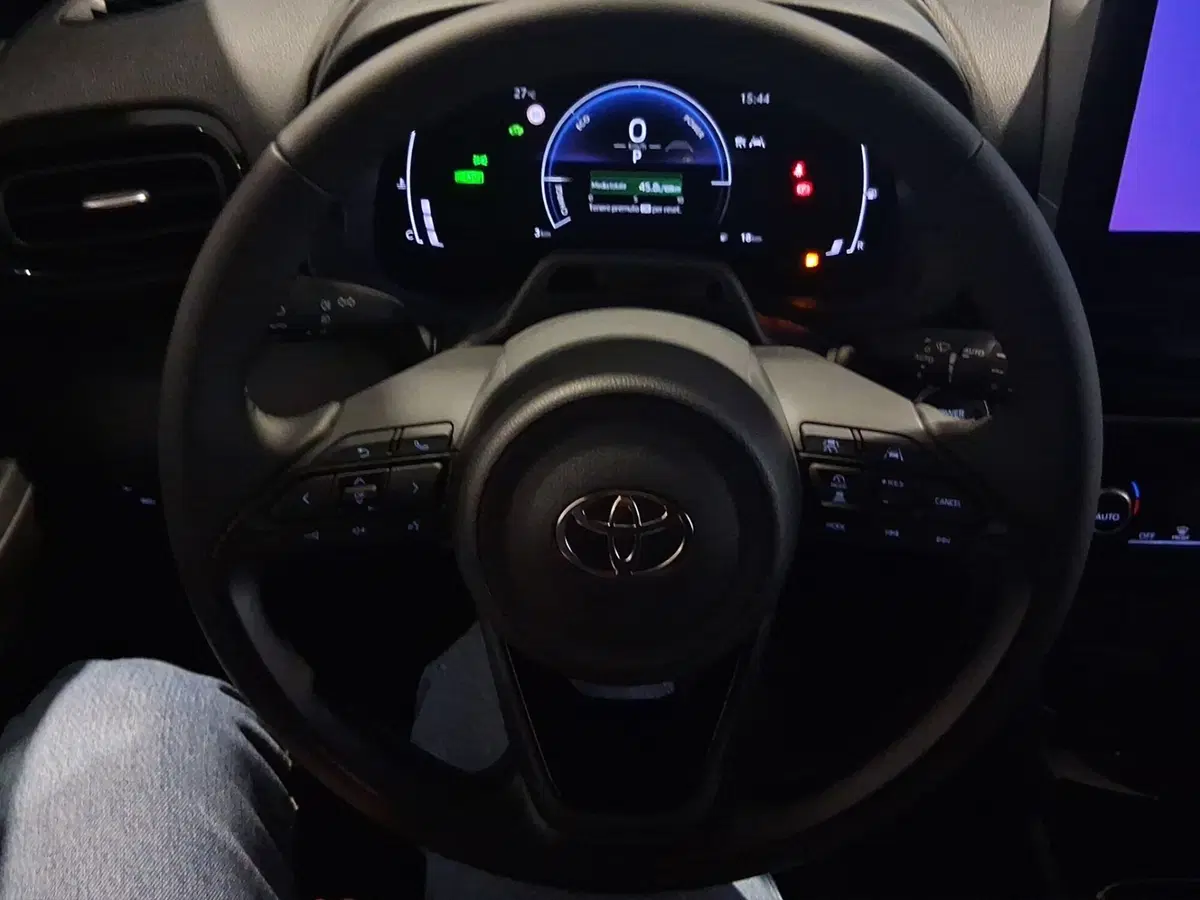 Toyota Yaris Cross nuova a Genova (14)