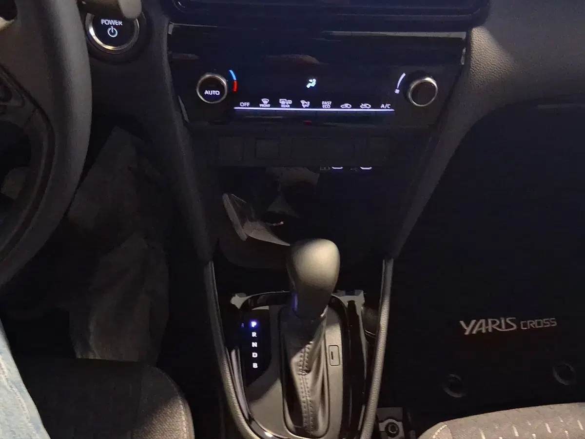 Toyota Yaris Cross nuova a Genova (16)