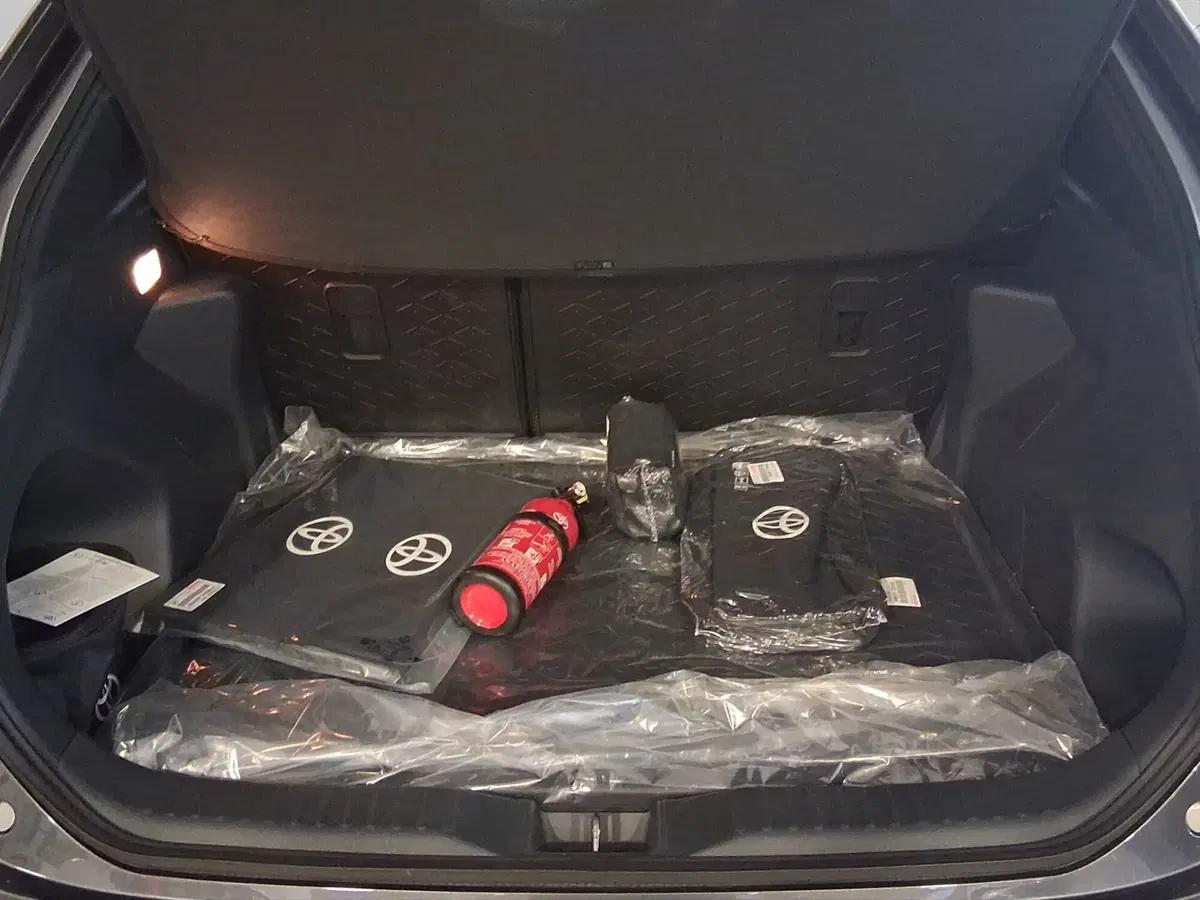 Toyota Yaris Cross nuova a Genova (17)