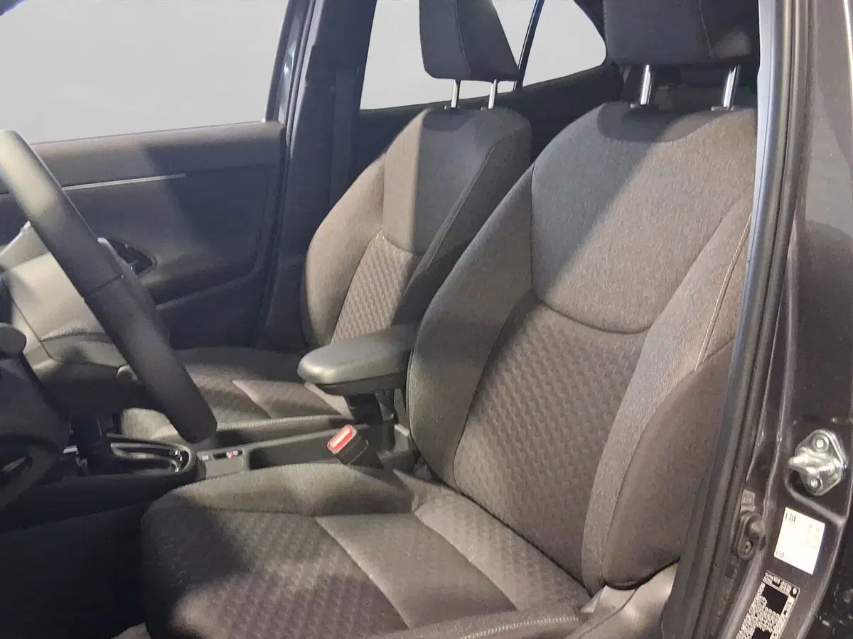Toyota Yaris Cross nuova a Genova (9)