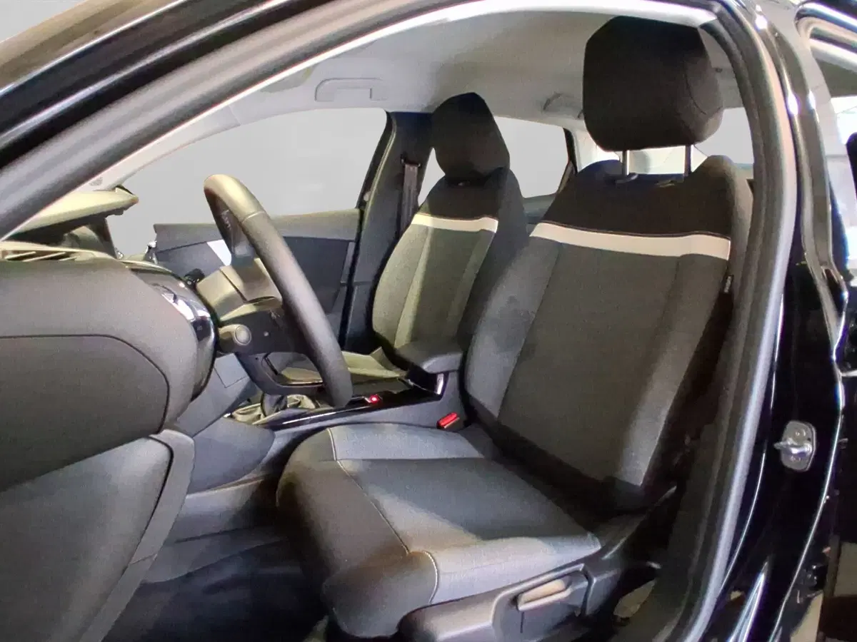 Citroen C4 X nuova a Genova (9)