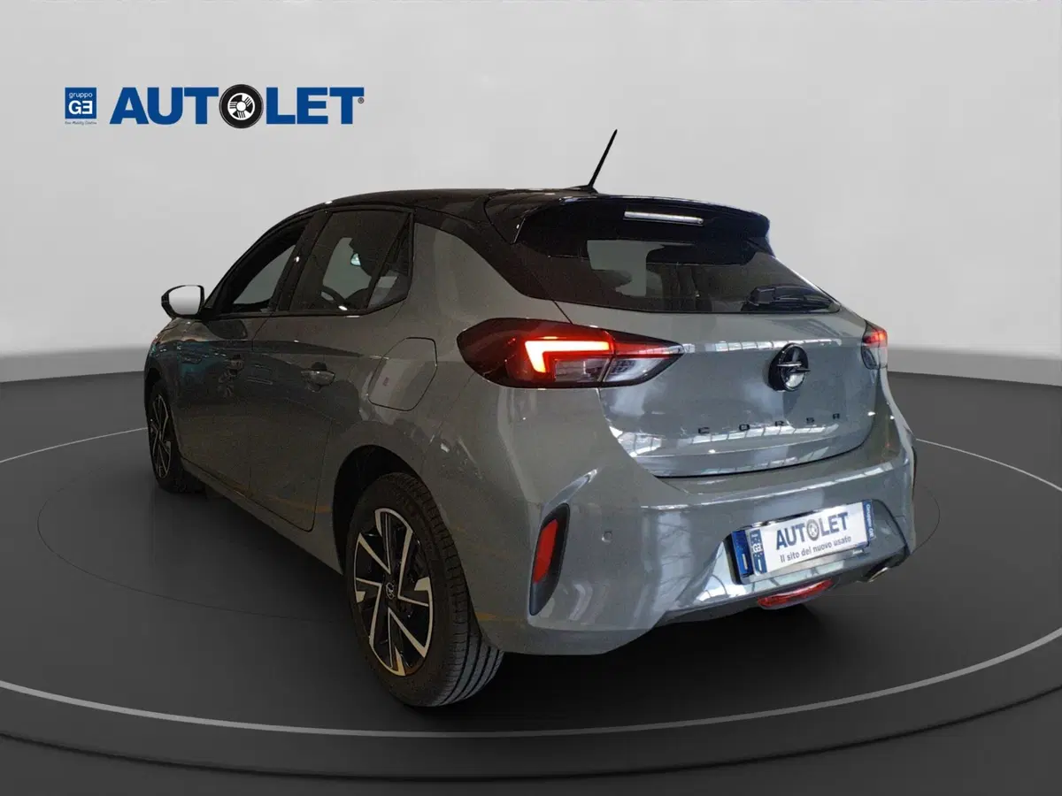 Opel Corsa usata a Genova (8)