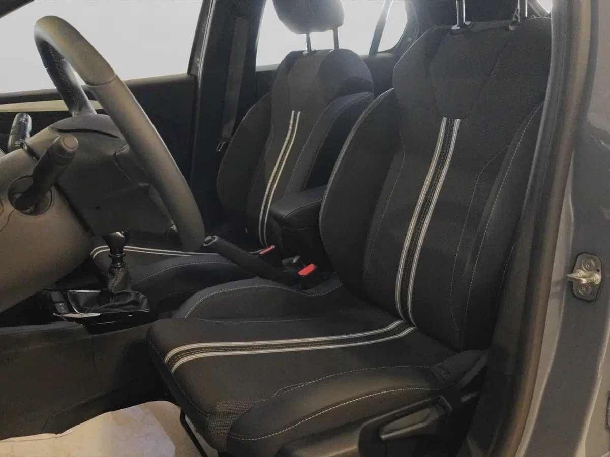 Opel Corsa usata a Genova (9)