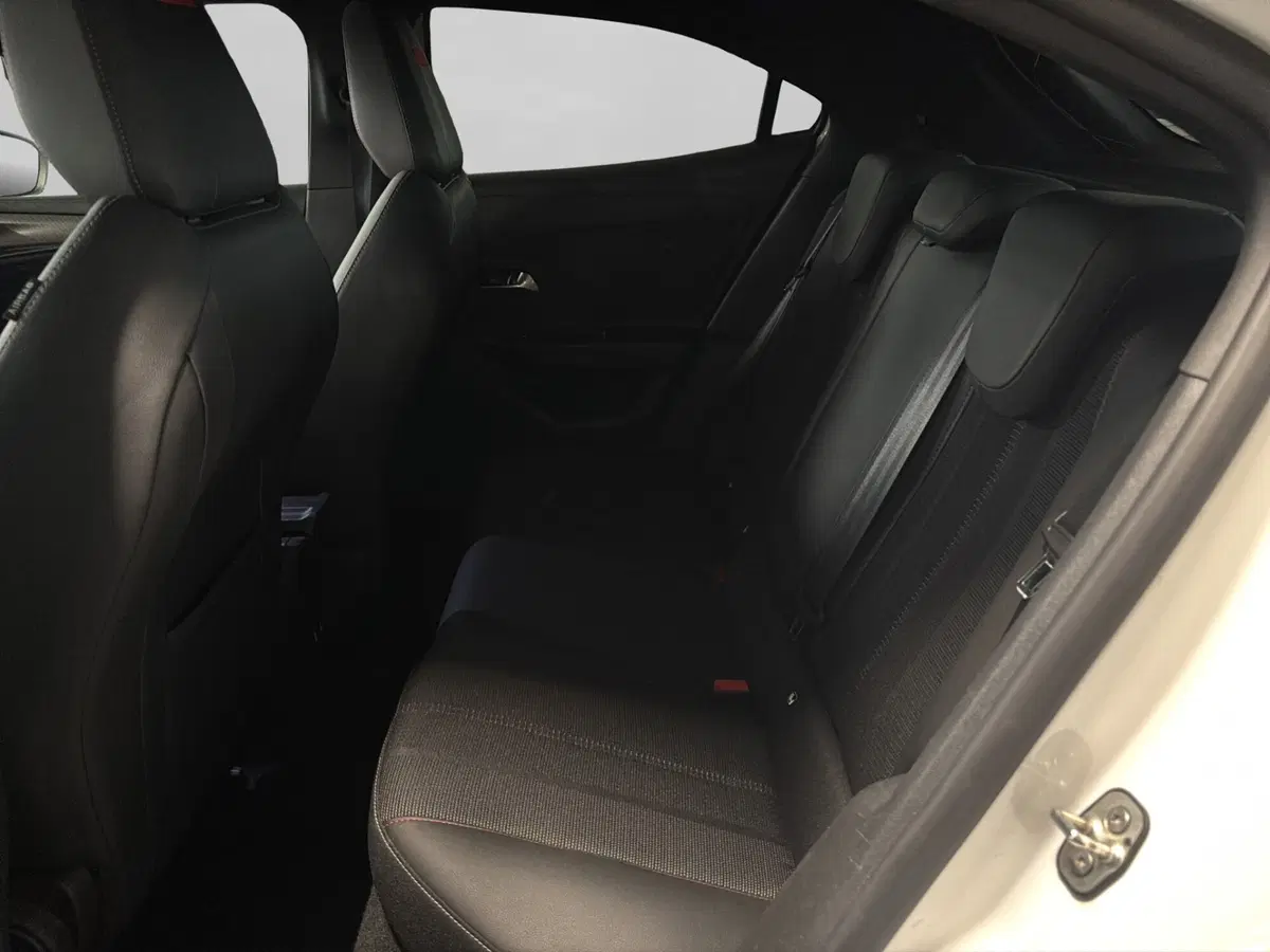 Opel Mokka usata a Genova (10)