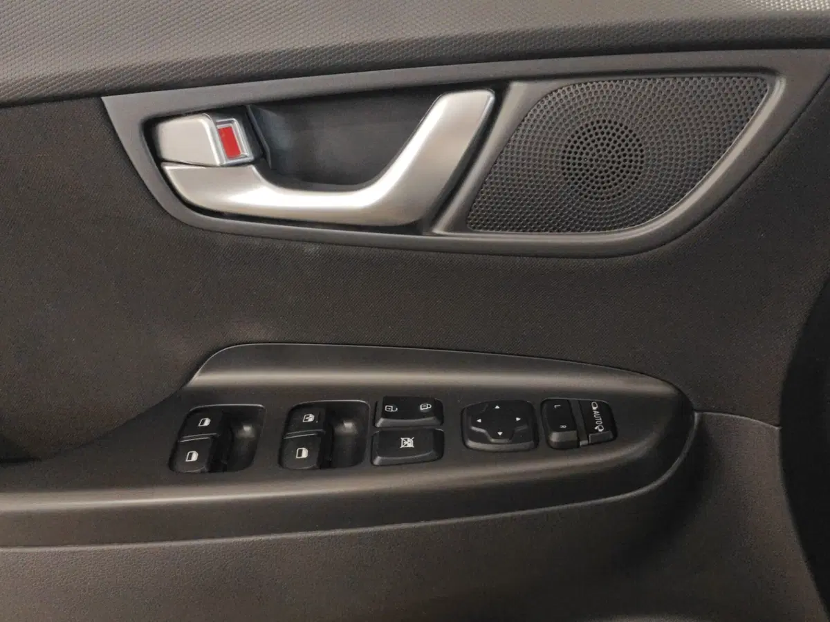 Hyundai Kona usata a Genova (12)
