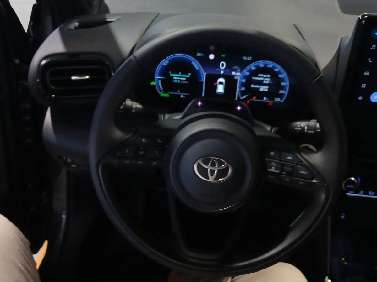 Toyota Yaris Cross nuova a Genova (14)