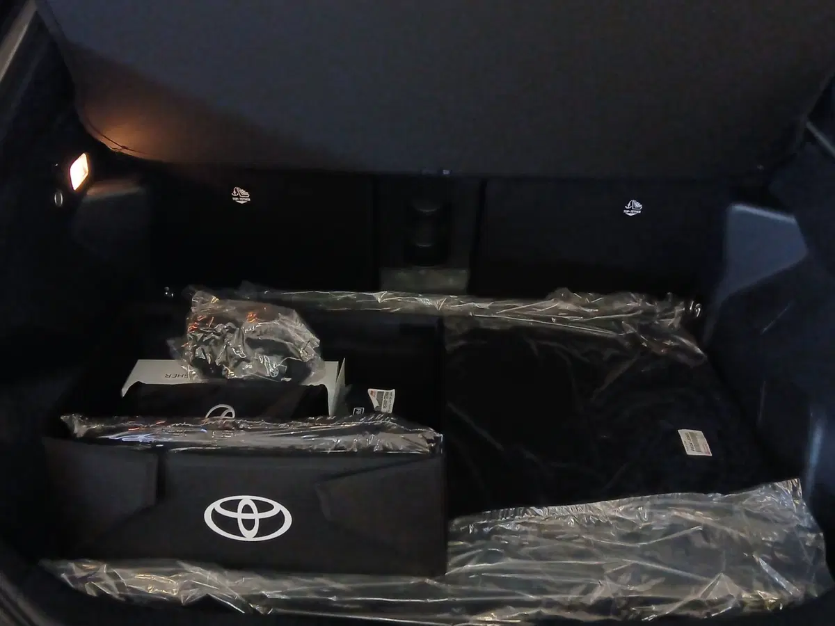 Toyota Yaris Cross nuova a Genova (17)