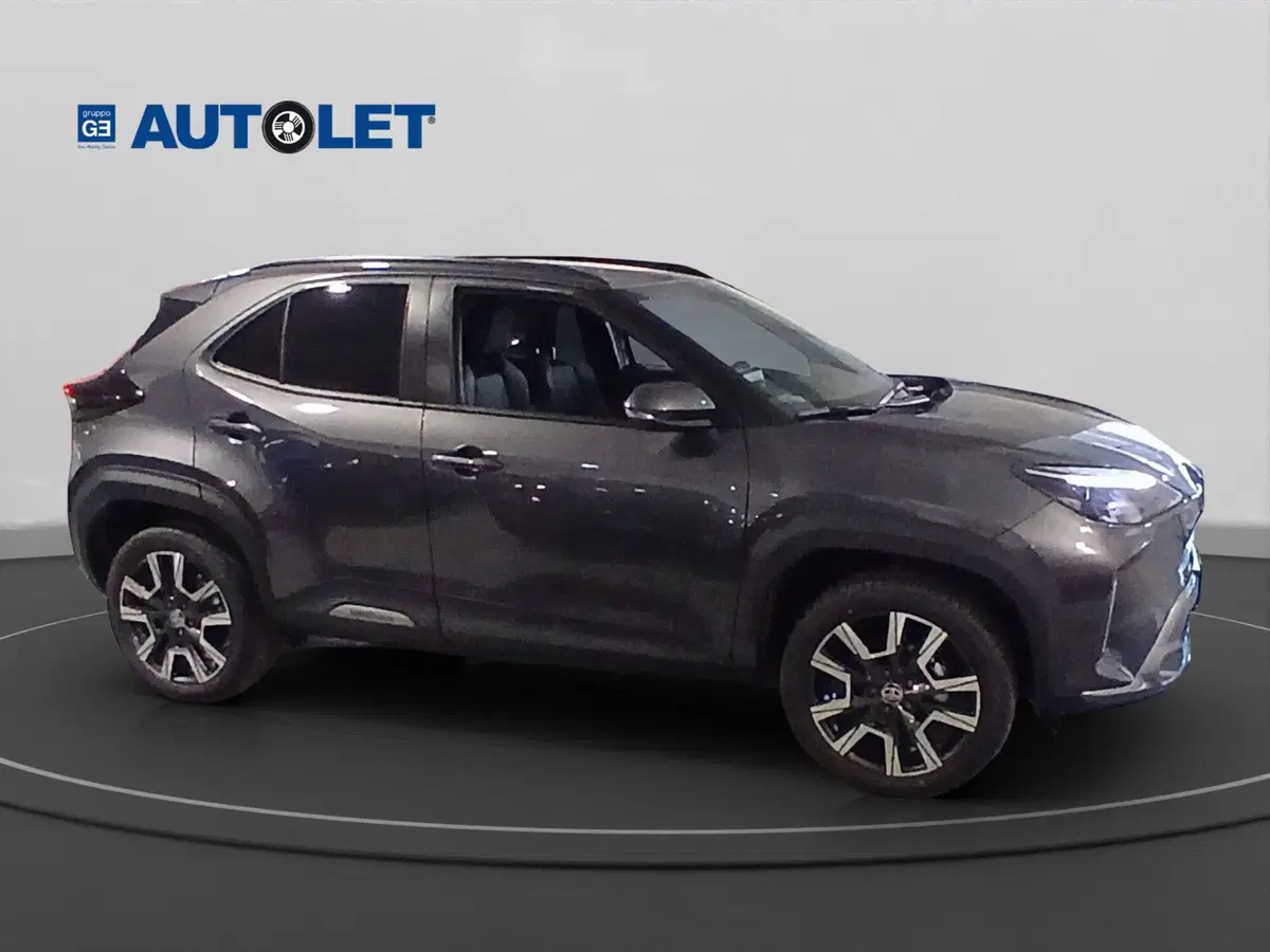 Toyota Yaris Cross nuova a Genova (4)