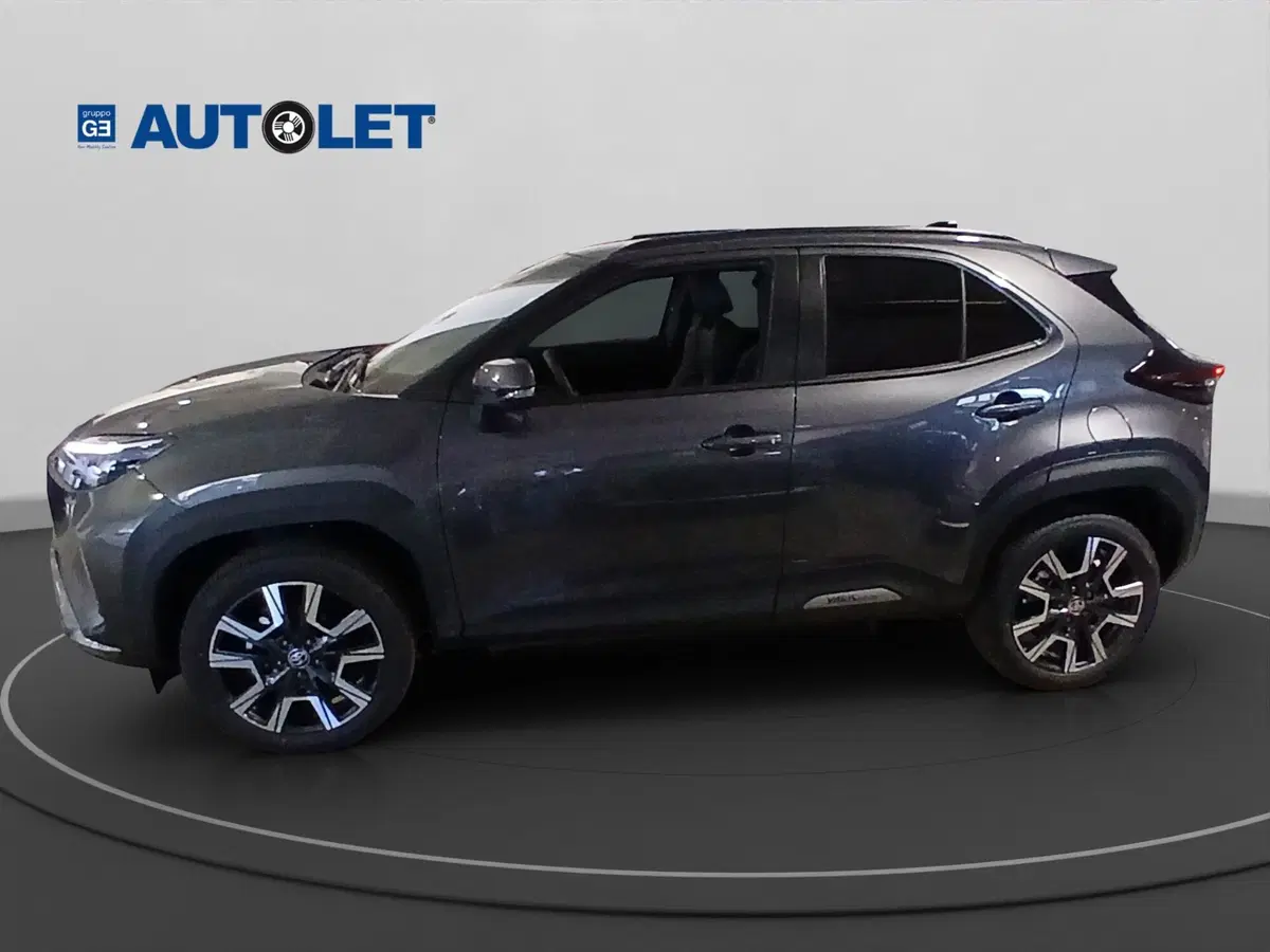 Toyota Yaris Cross nuova a Genova (5)