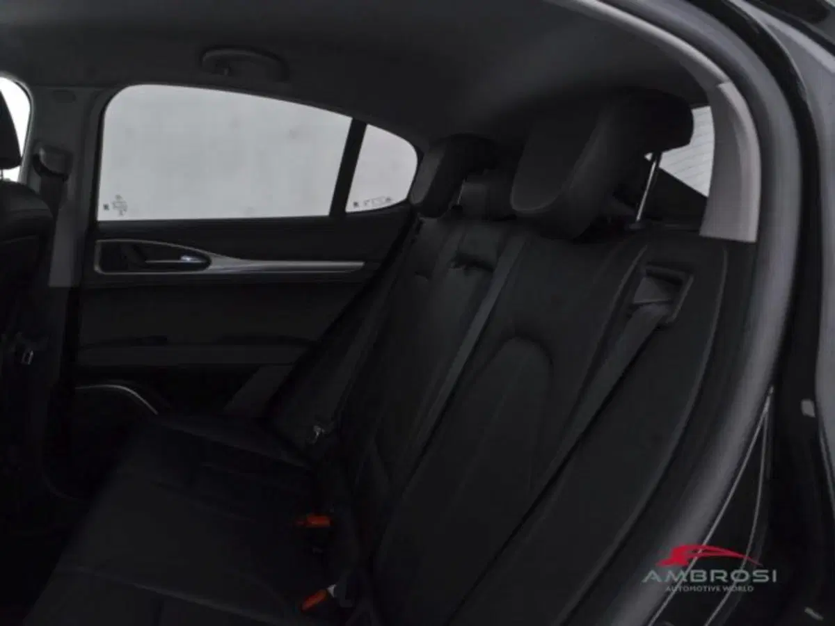 Alfa Romeo Stelvio usata a Perugia (10)