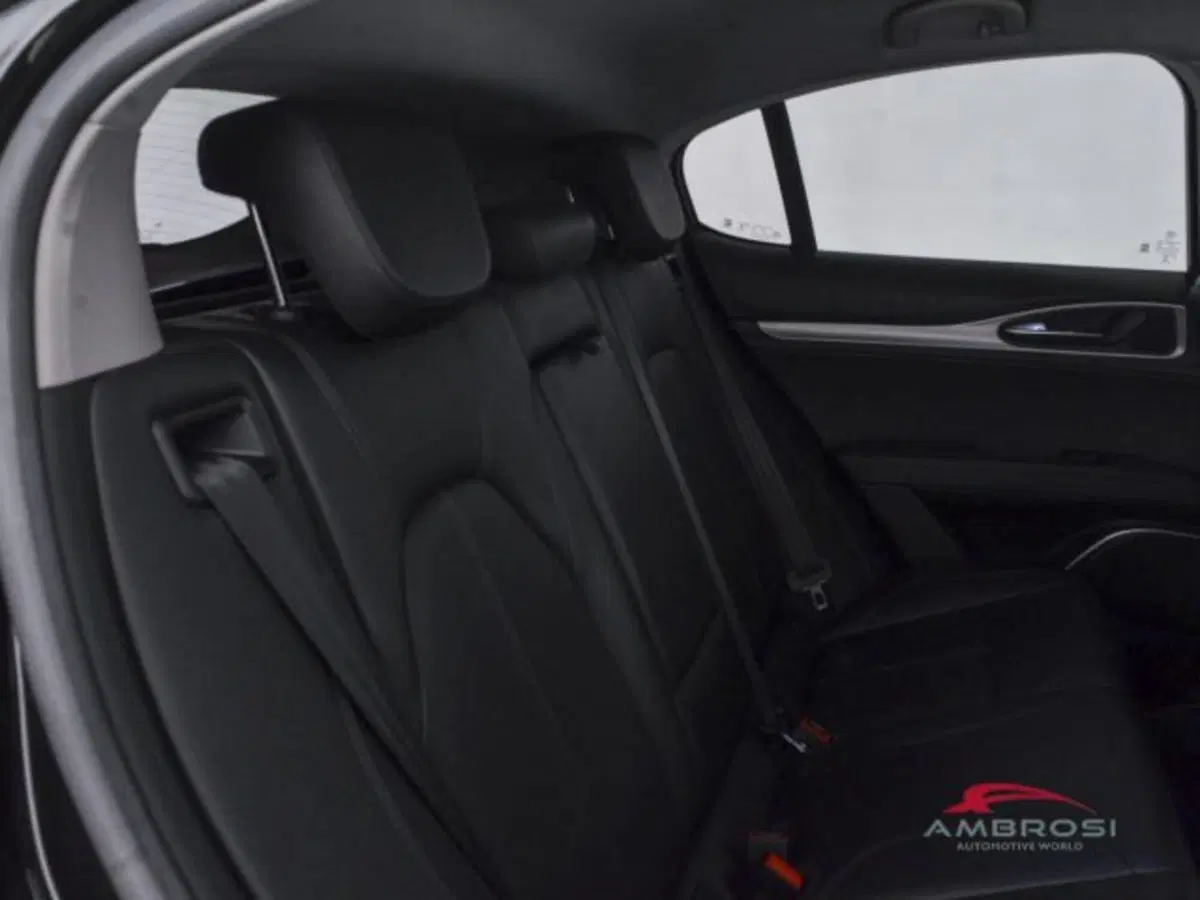 Alfa Romeo Stelvio usata a Perugia (11)