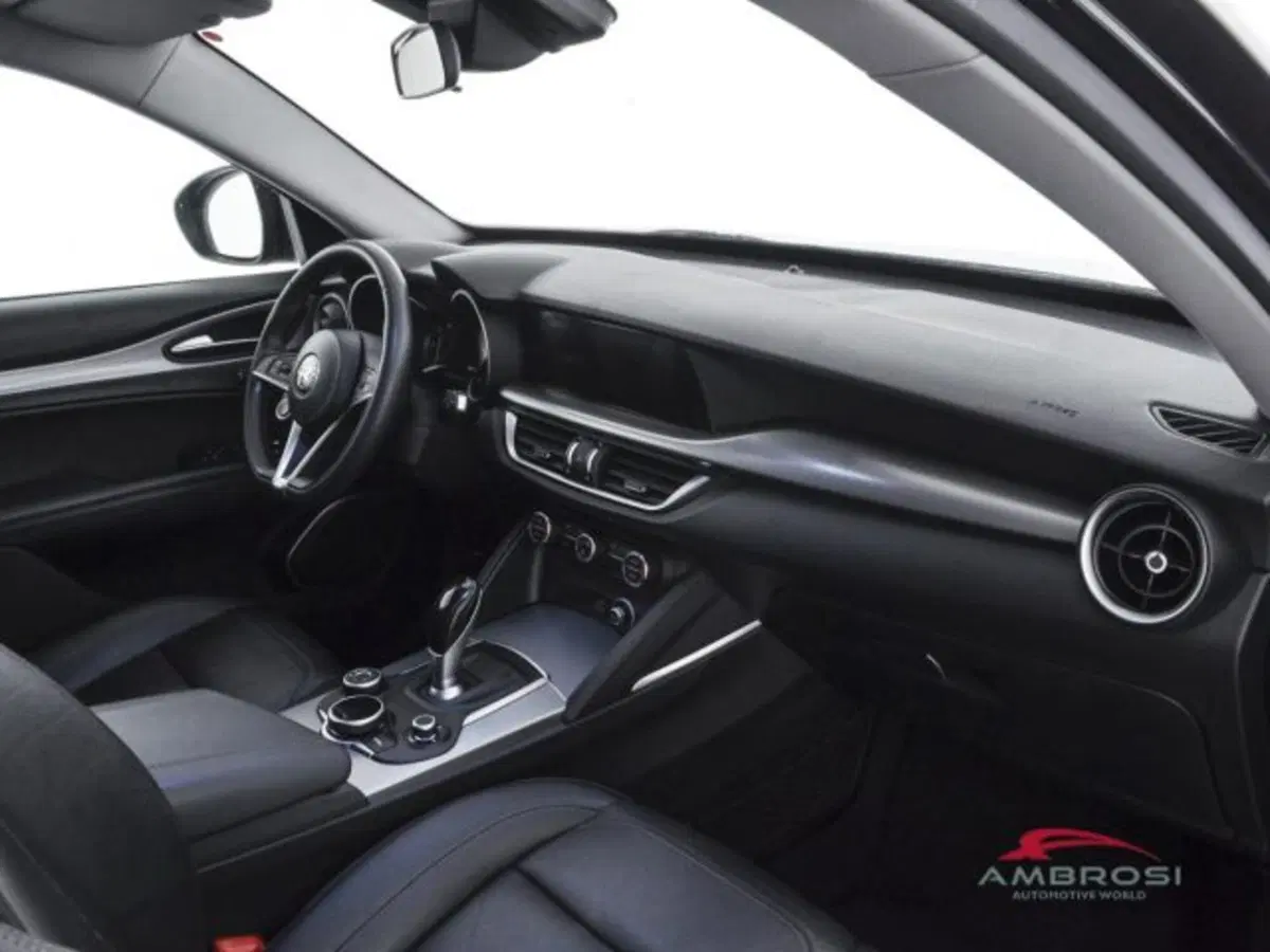Alfa Romeo Stelvio usata a Perugia (12)