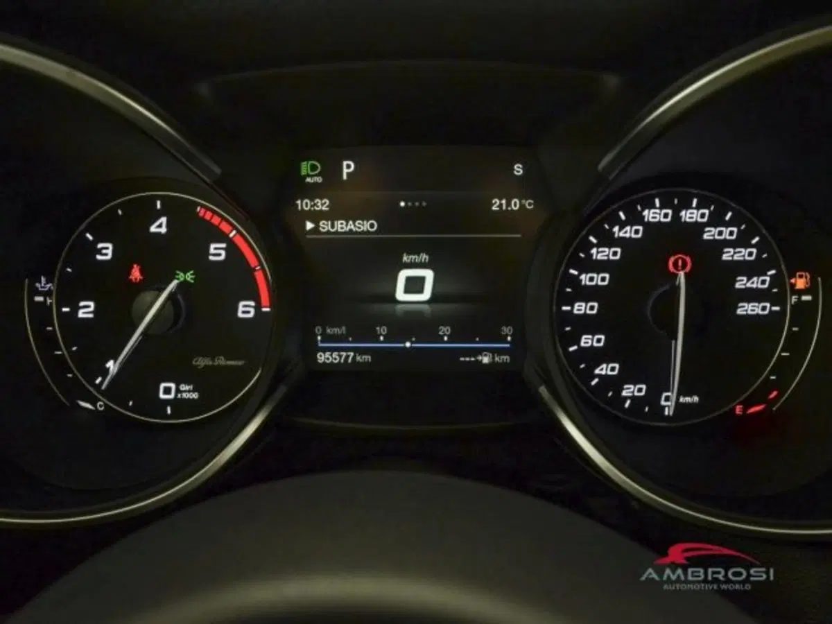 Alfa Romeo Stelvio usata a Perugia (13)