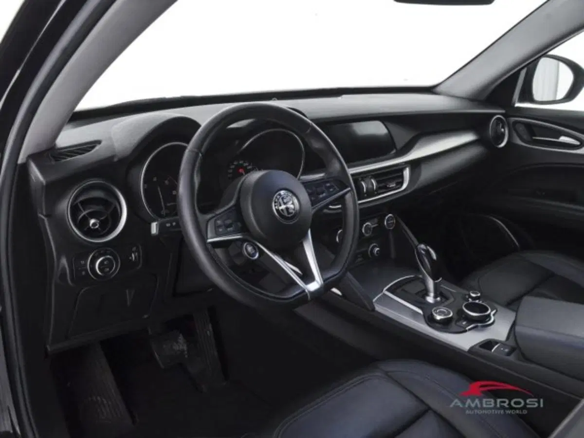 Alfa Romeo Stelvio usata a Perugia (8)