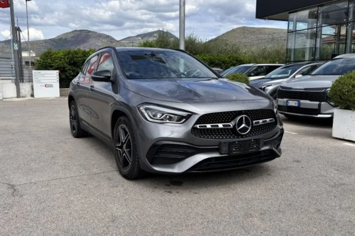 Mercedes-Benz GLA SUV usata a Latina