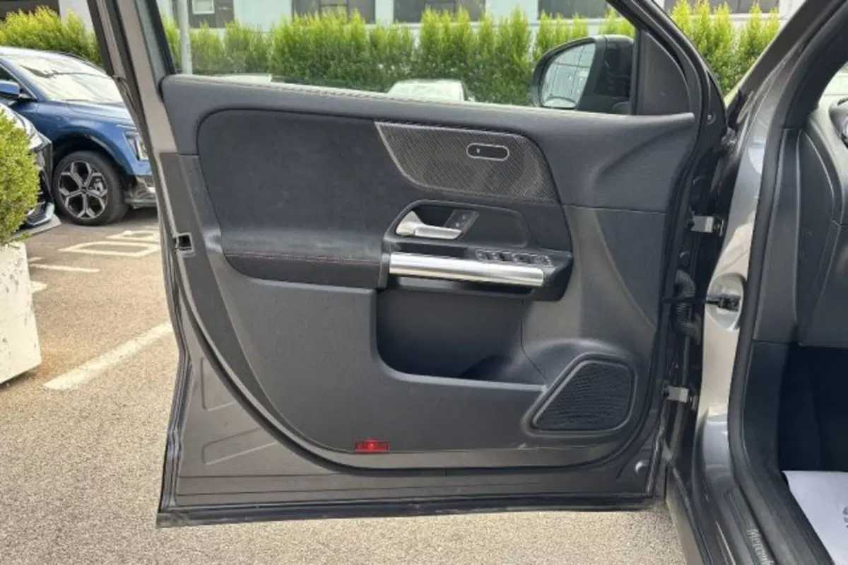 Mercedes-Benz GLA SUV usata a Latina (12)