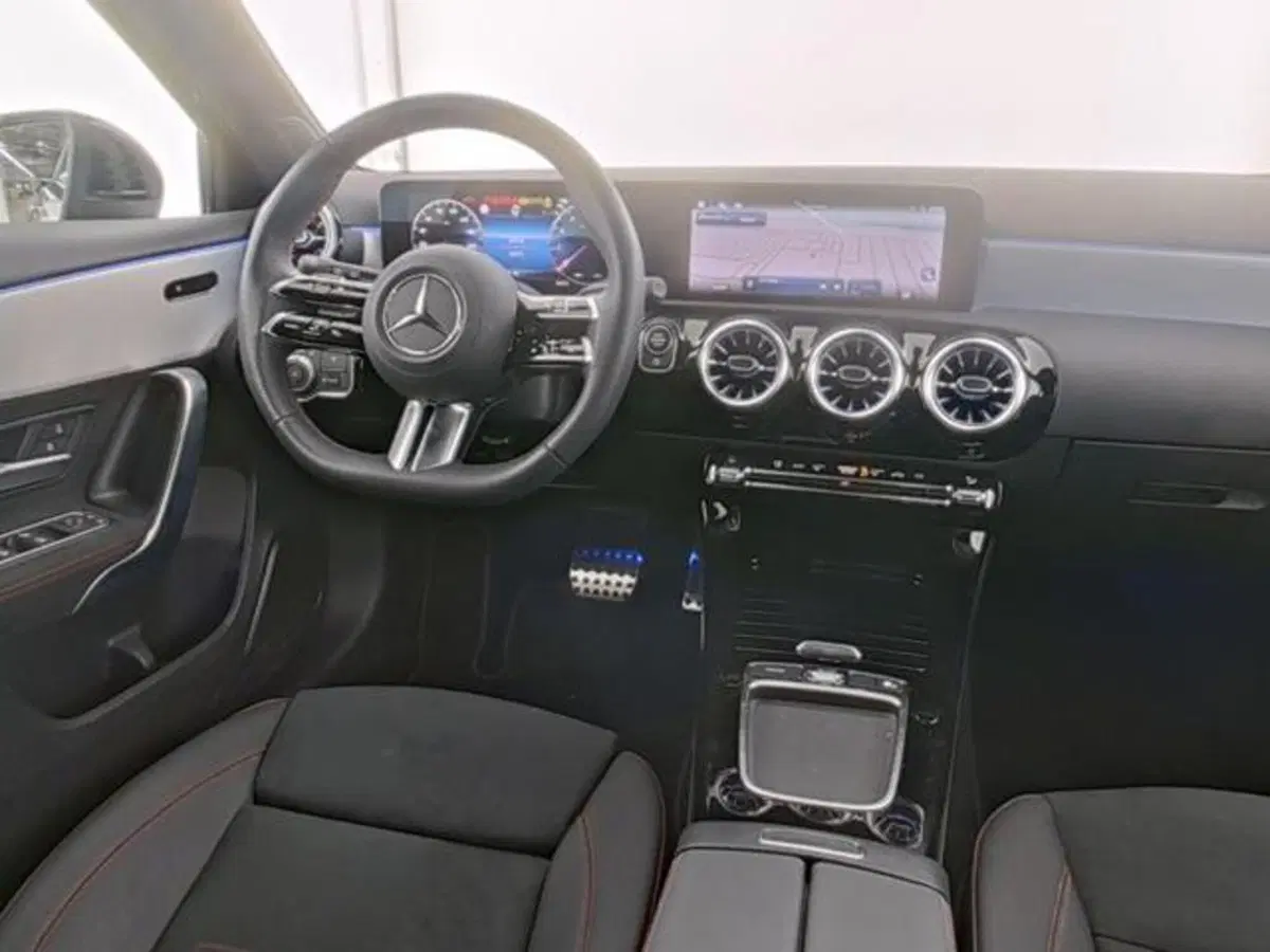 Mercedes-Benz Classe A Sedan usata a Milano (6)