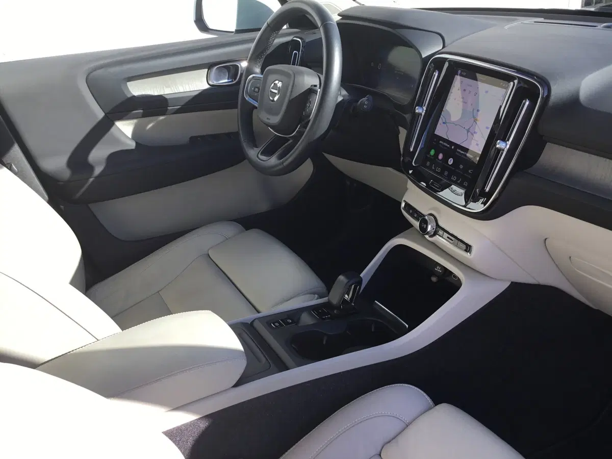 Volvo XC40 usata a Napoli (11)
