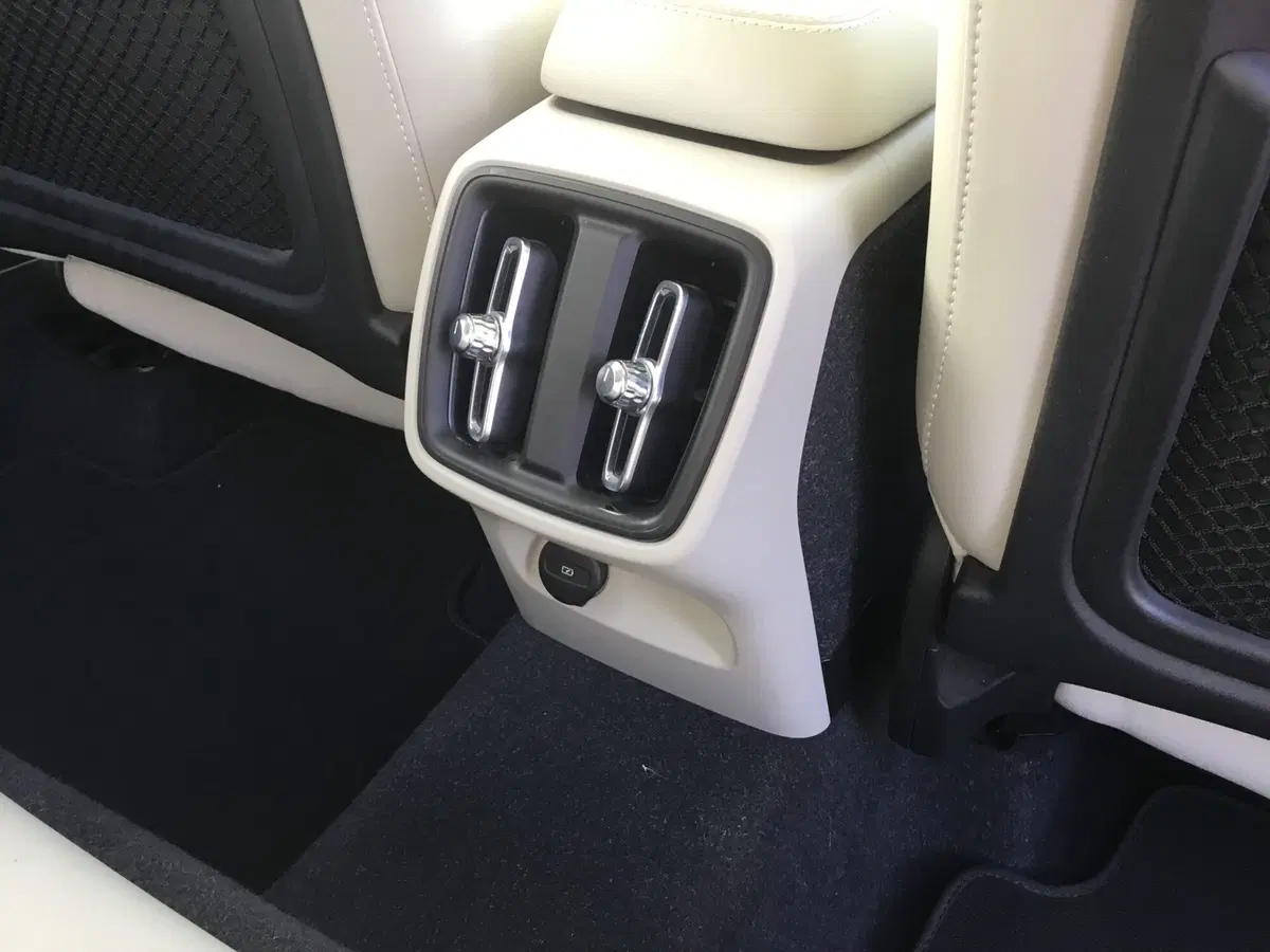 Volvo XC40 usata a Napoli (13)