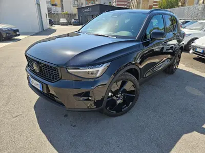 Volvo XC40 2.0 b3 Plus Black Edition auto del 2026 usata a Napoli