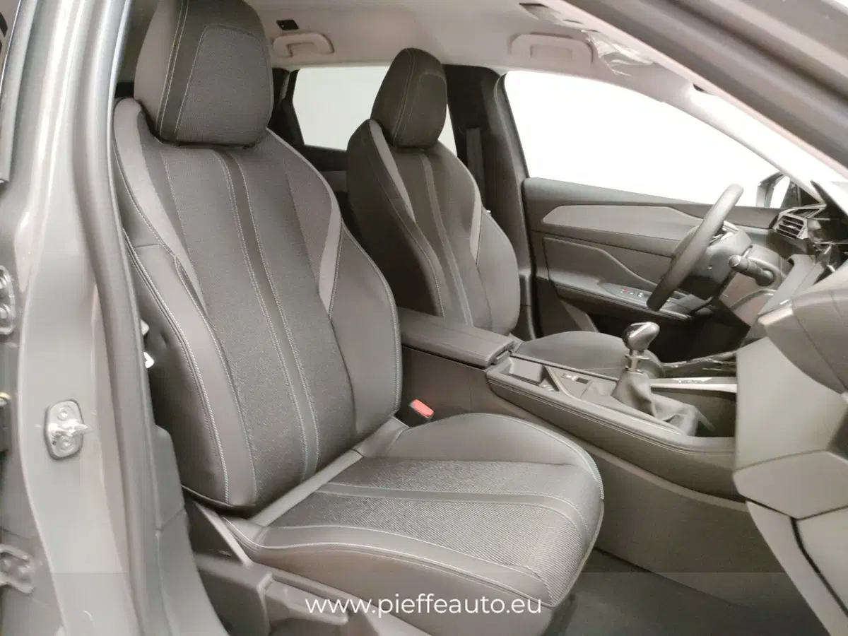 Peugeot 308 SW nuova a Ascoli Piceno (15)