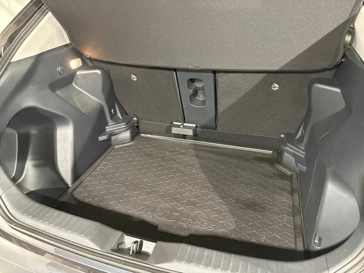 Toyota Yaris Cross usata a Lecco (17)