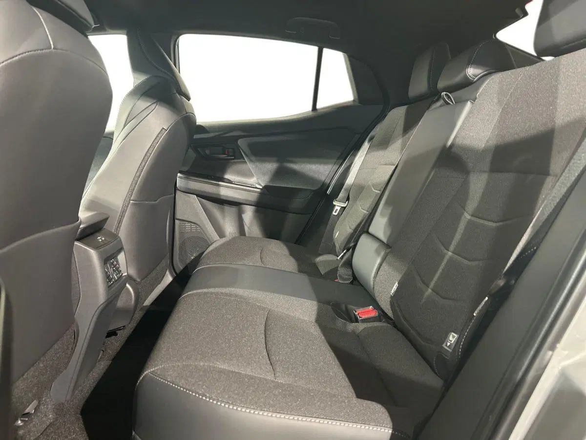 Toyota Toyota C-HR nuova a Lecco (10)