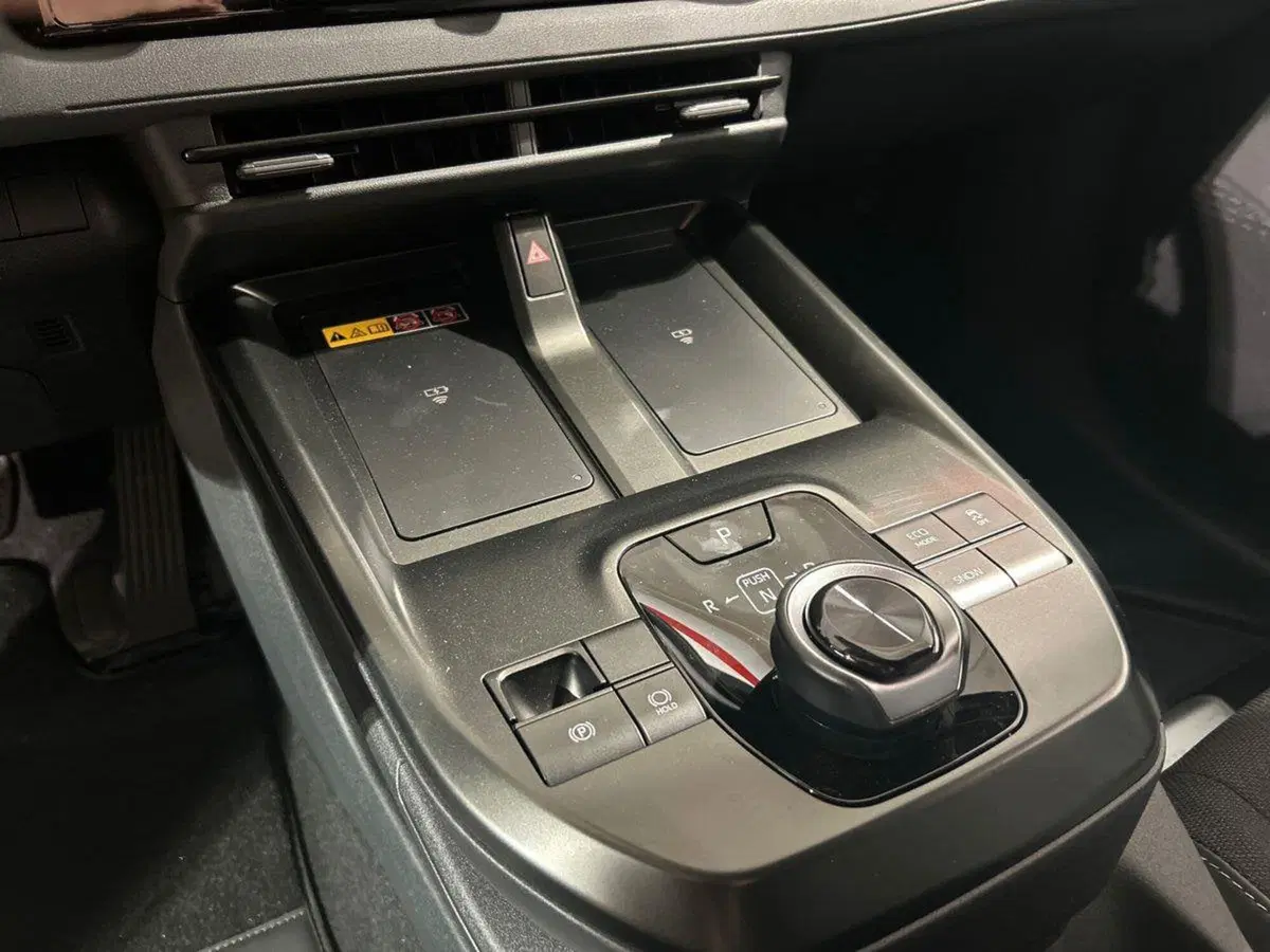 Toyota Toyota C-HR nuova a Lecco (12)