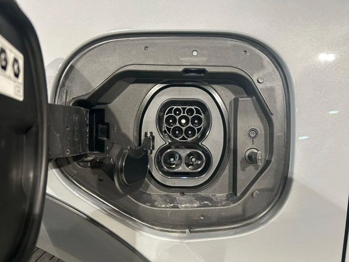 Toyota Toyota C-HR nuova a Lecco (15)