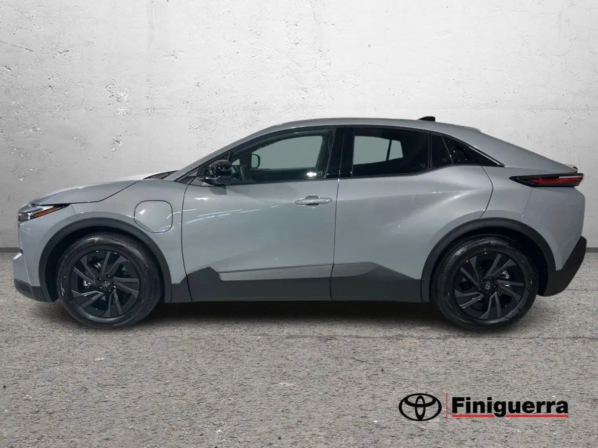 Toyota Toyota C-HR nuova a Lecco (6)