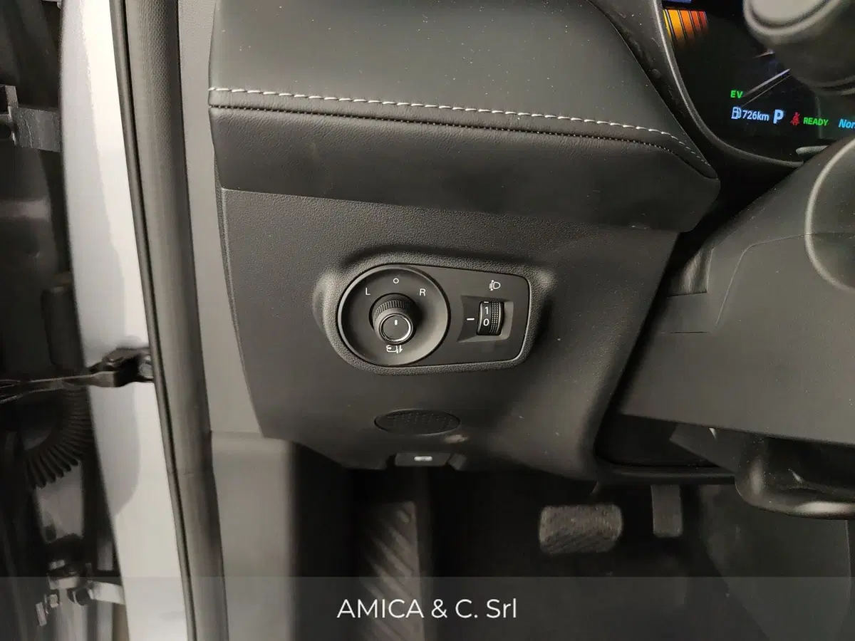 Mg ZS EV usata a Caserta (19)