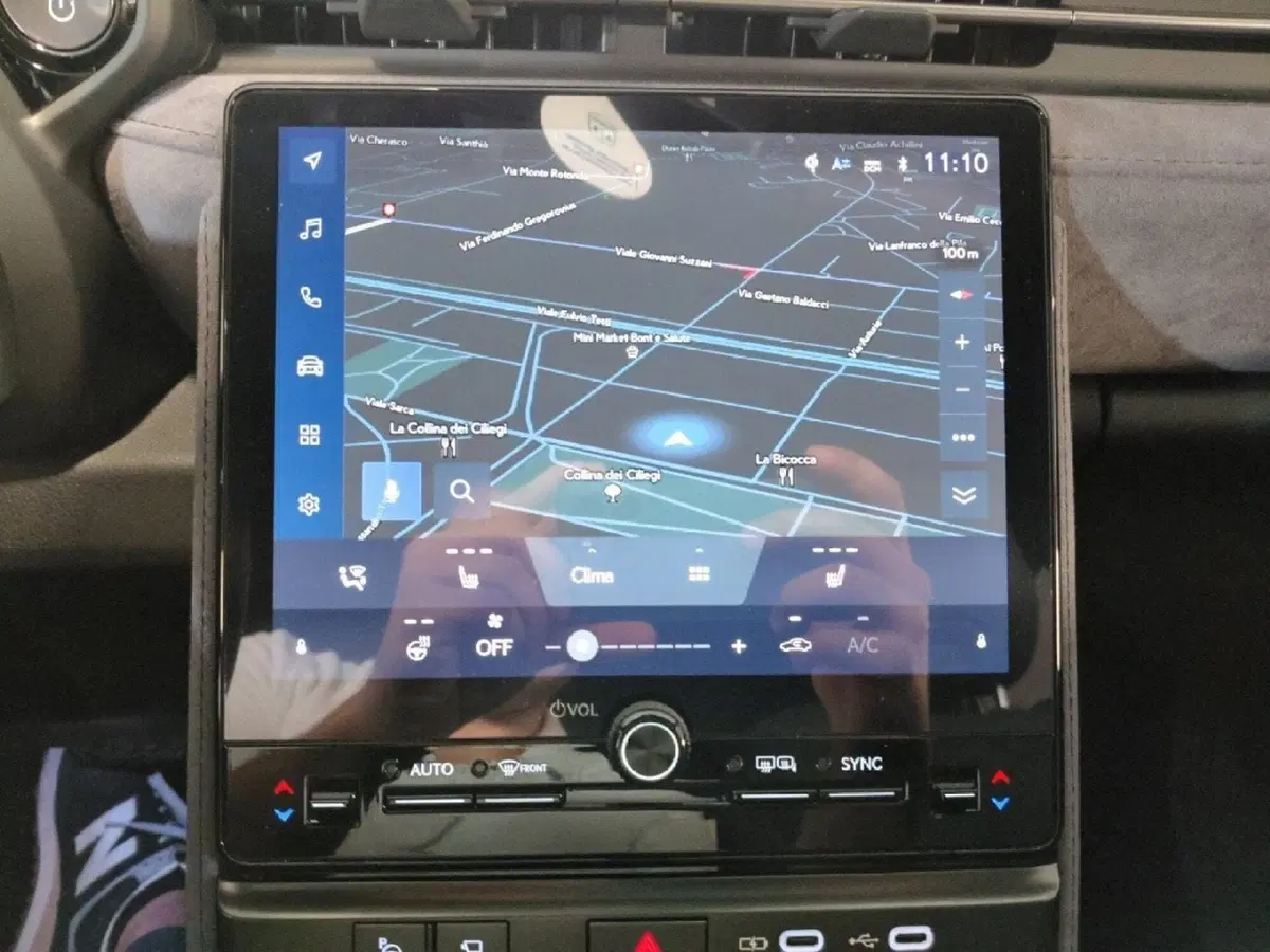 Lexus LBX usata a Milano (14)