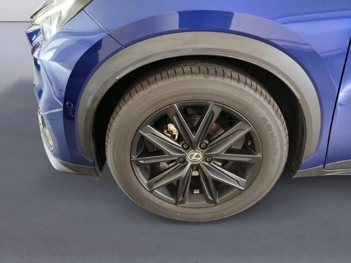 Lexus LBX usata a Milano (9)