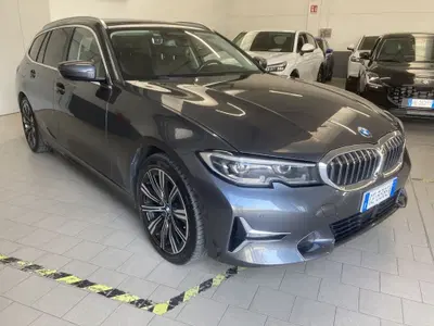 BMW Serie 3 Touring 320d 48V xDrive  Luxury del 2021 usata a Vigevano