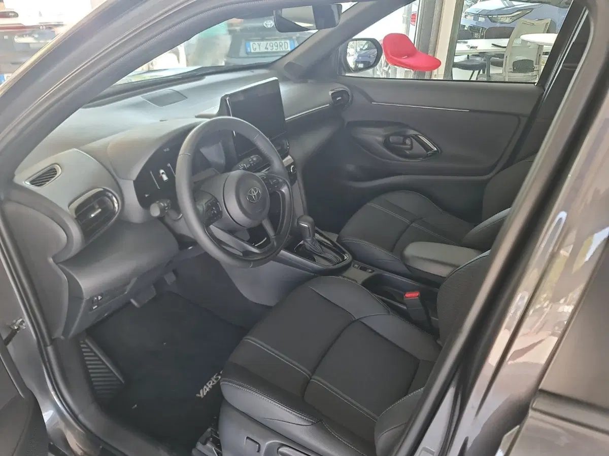 Toyota Yaris Cross nuova a Bologna (8)
