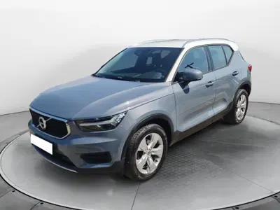 Volvo XC40 T3 Geartronic Momentum del 2019 usata a Bologna