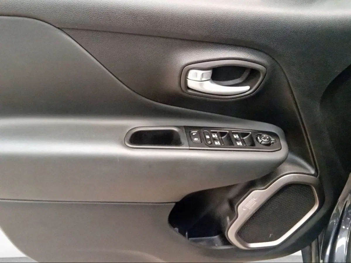 Jeep Renegade usata a Livorno (17)