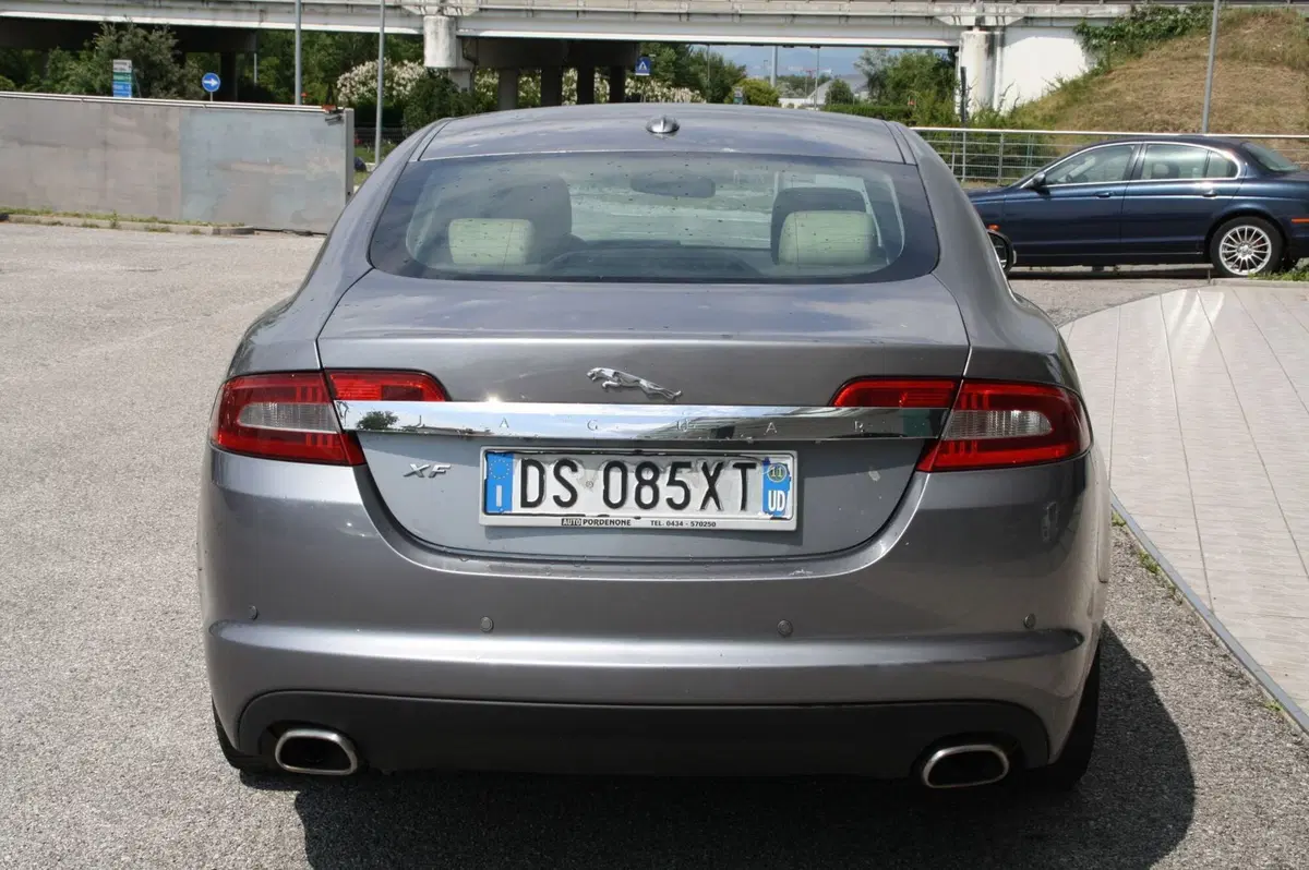 Jaguar XF usata a Pordenone (6)