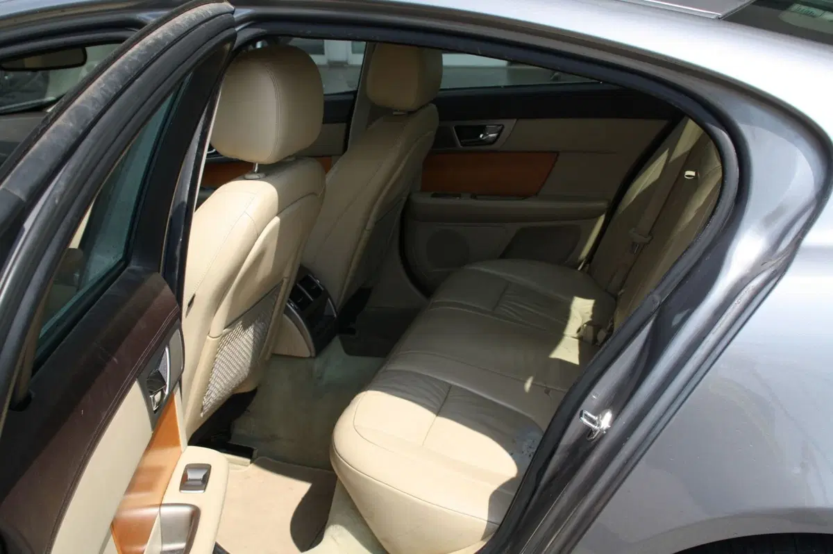 Jaguar XF usata a Pordenone (7)