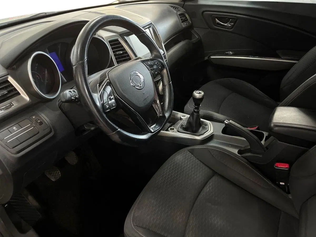 Ssangyong Tivoli usata a Bari (10)