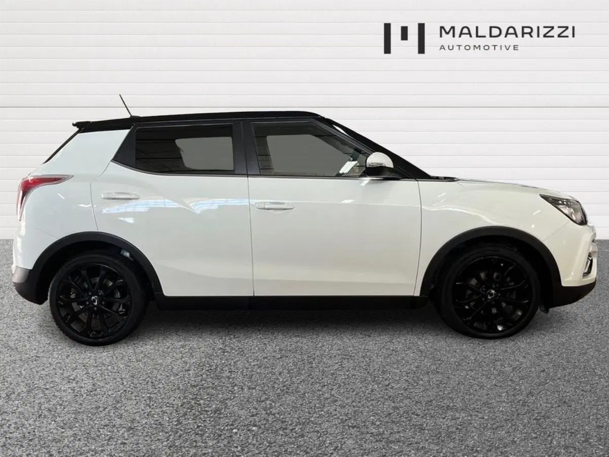Ssangyong Tivoli usata a Bari (5)