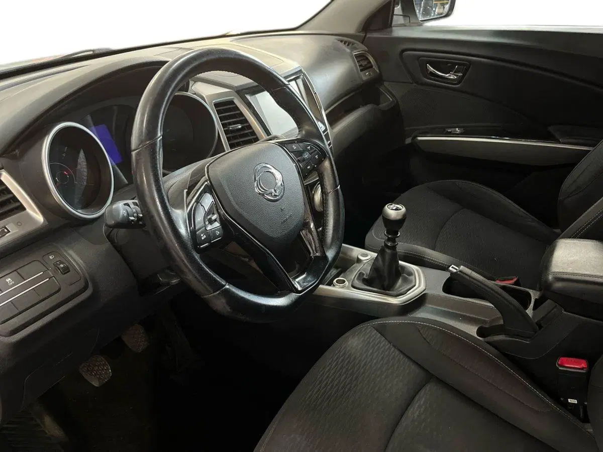 Ssangyong Tivoli usata a Bari (7)