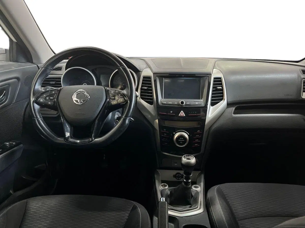 Ssangyong Tivoli usata a Bari (8)