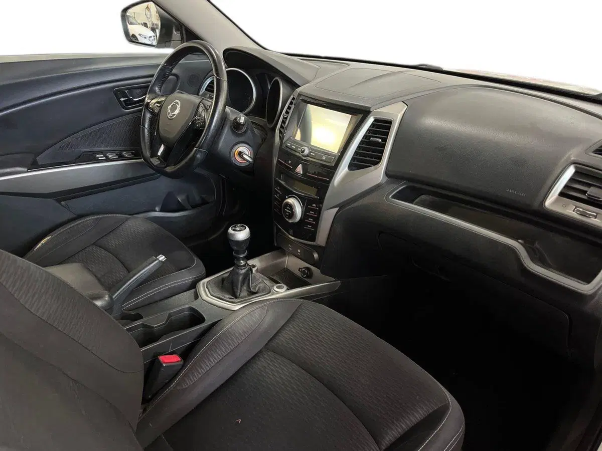 Ssangyong Tivoli usata a Bari (9)