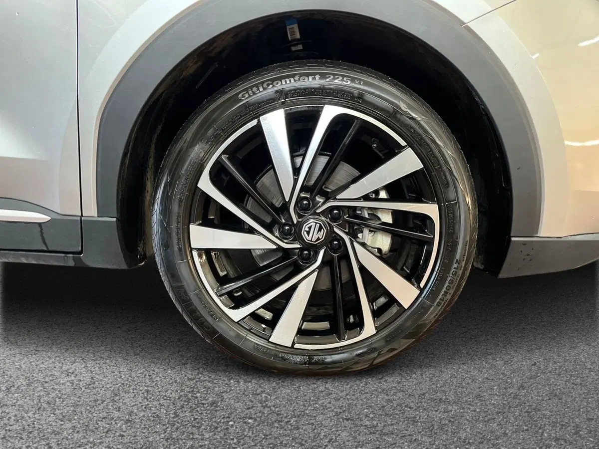 Mg ZS EV usata a Bari (6)