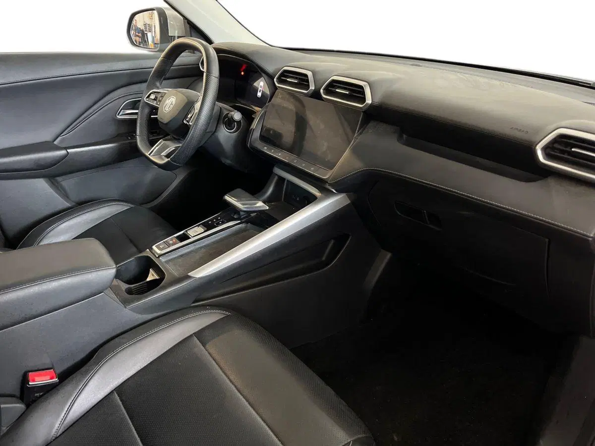 Mg ZS EV usata a Bari (9)