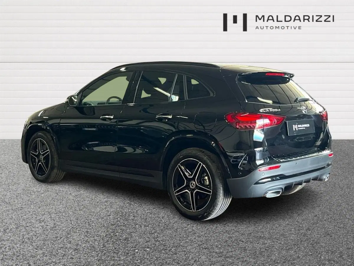 Mercedes-Benz GLA SUV usata a Bari (4)