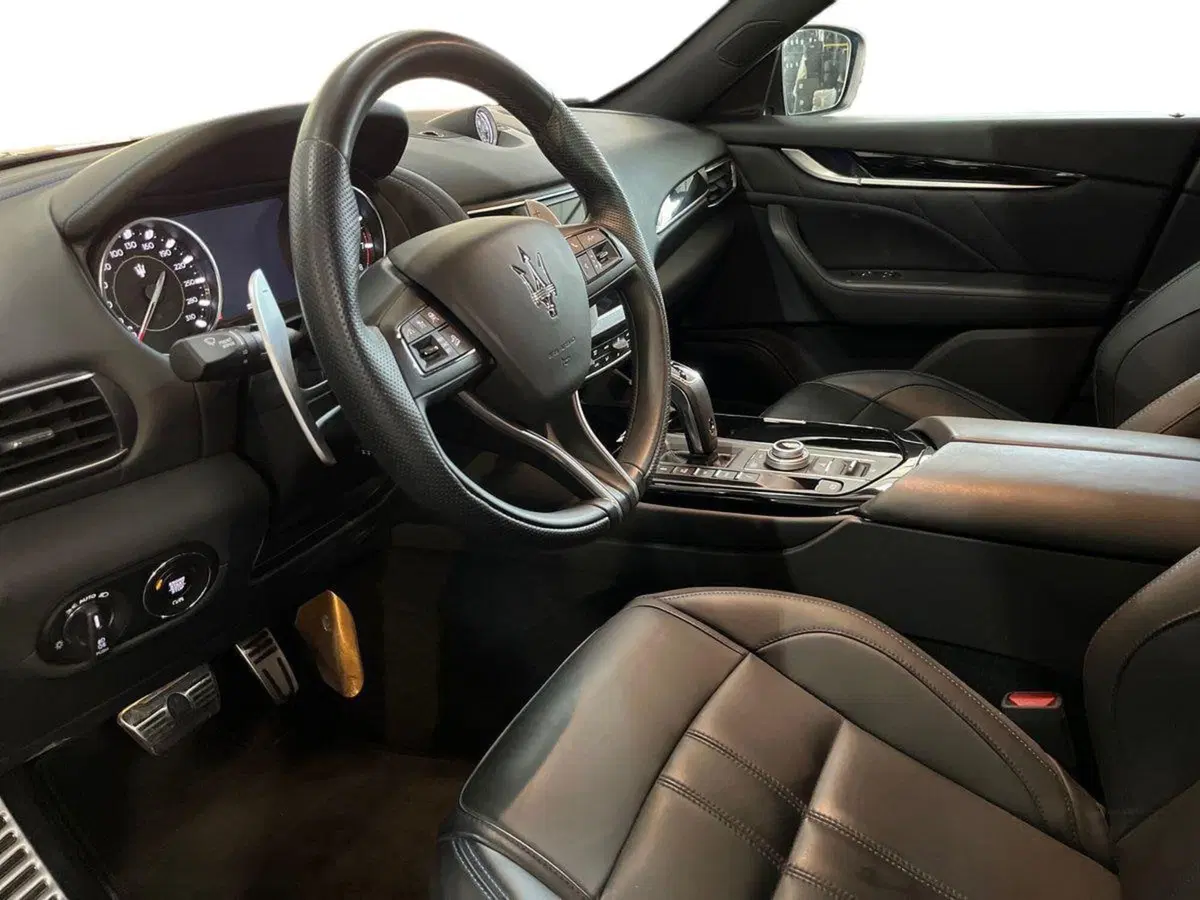 Maserati Levante usata a Bari (10)